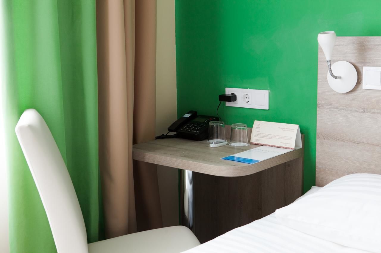 Отель Raziotel Kyiv Yamska Киев-16