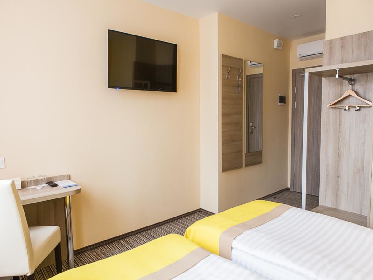 Отель Raziotel Kyiv Yamska Киев-41