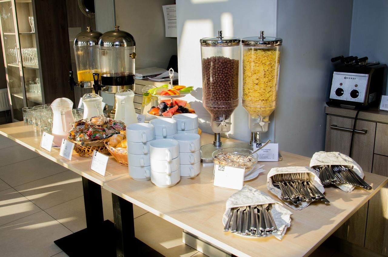 Отель Raziotel Kyiv Yamska Киев-10