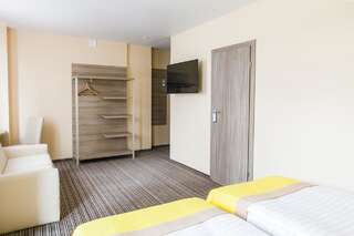 Отель Raziotel Kyiv Yamska Киев Улучшенный двухместный номер с 2 отдельными кроватями-4