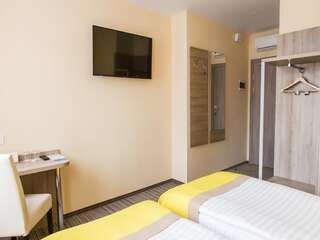 Отель Raziotel Kyiv Yamska Киев Стандартный двухместный номер с 2 отдельными кроватями-8
